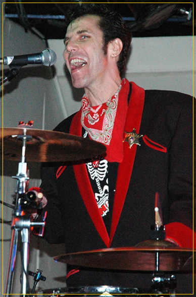 acme-rockabilly:  My favorite drummer, Slim Jim Phantom! 