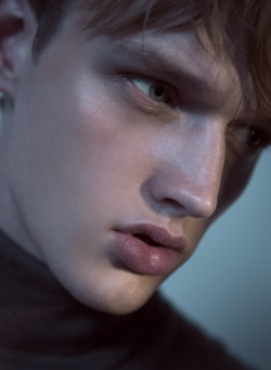 justdropithere:  Pepijn Goudsblom by Alberto Saguar - Neo2 Magazine 