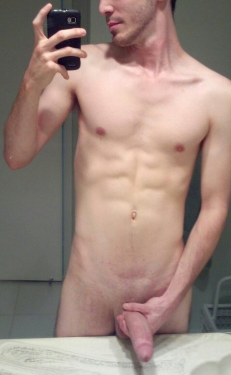 amateurs-gay:  Damien, Reine, France. Salut, je suis un jeune mec remplie d’hormones lol. Je kiffe trop sur les plans suce … Donc si tu aimes sucer une bonne verge je suis le tiens ! Voir mon profil avec plus de photos » 