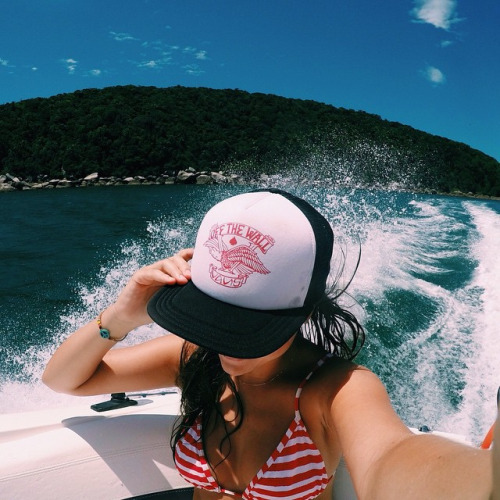 Ela é mulher com marra de menina