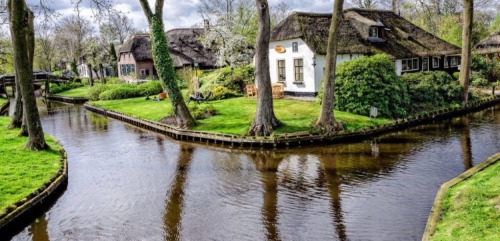daddysdlg:  Bucket List!  Giethoorn, Holland is a magical little town (population ~2600), where the “roads” are made of water. A series of canals traverse the town and even the mail is delivered by boat.   It’s really quite beautiful - just like