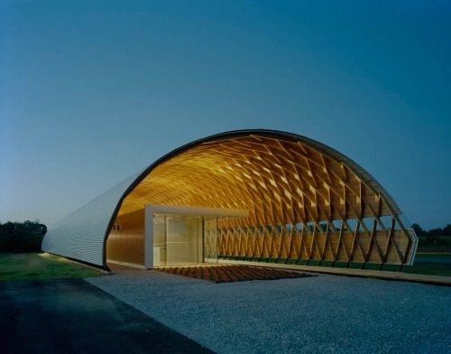 enochliew:  Hale County Animal Shelter by Rural Studio The roof structure is a lamella system that uses off-the-shelf dimensional lumber to construct a large span.