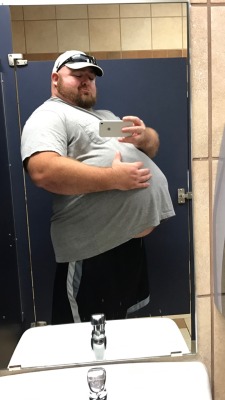 truckerchubs:  gainerbull: 5xl isn’t what it used to be I love how top-heavy this guy is getting. Immense would probably be a word I’d use to describe him. Gargantuan is another. This is a man who makes restaurant owners nervous when they see him