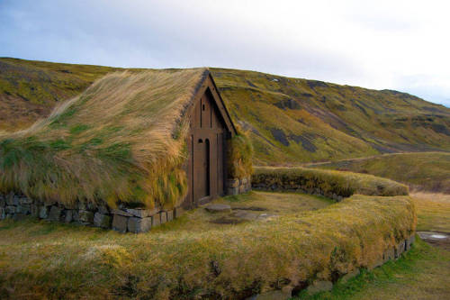 labelleabeille:  Hobbit like houses in Scandinavia