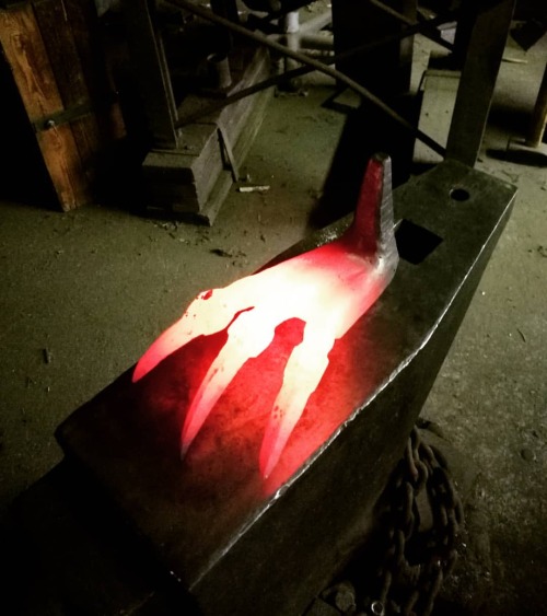 Wip dragon Claw. Another dragon Claw from skyrim coming up. #alkutuli #primordialfireforge #skyrim #