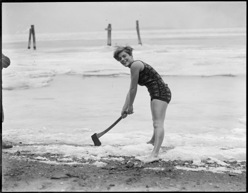 gunsandposes:Boston, Massachusetts, 1926: “Irene Hesnius, champion swimmer to Boston Light chops her