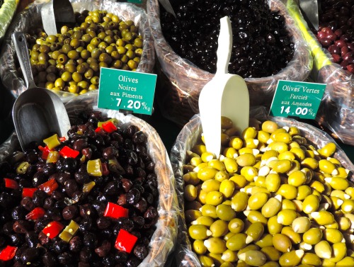 Olives, marché du dimanche,  l'Isle-sur-la-Sorgue 2016.
