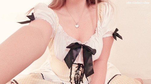 the-littlest-0ne:  suck them, squeeze them, pinch them