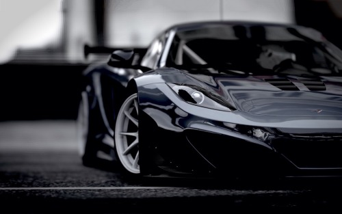 Candid Featuring: McLaren MP4-12C