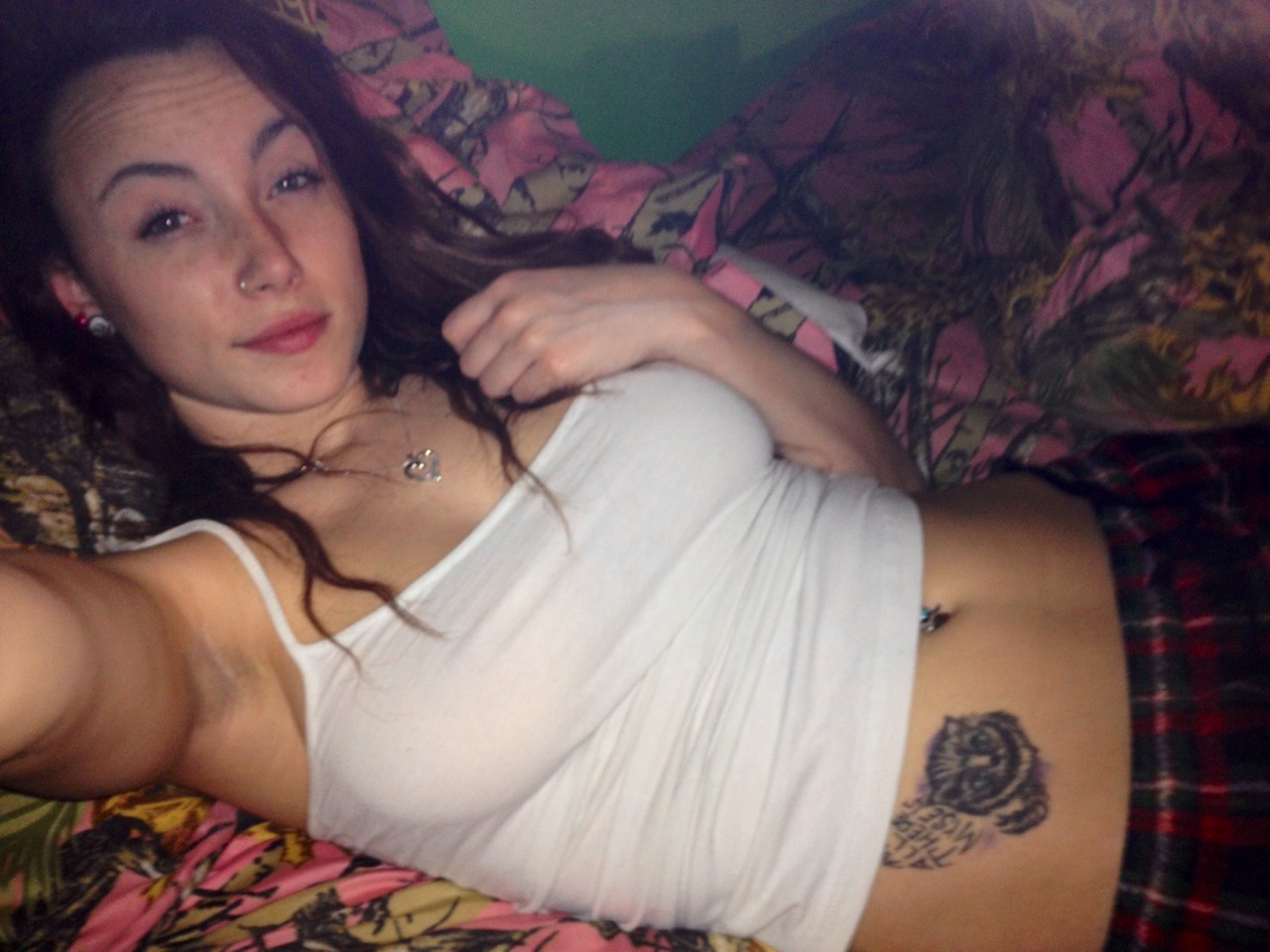 iambettymay:  Bored in bed so here’s some entertainment for everyone else (;