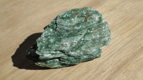 Fuchsite K(Al,Cr)2AlSi3O10(OH,F)2  -  9.EC.15 (Strunz)(from Brasil) Variety of green muscovite by hi