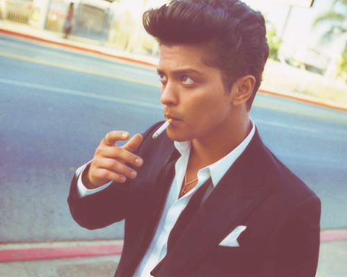 jbizzeats:  Mike and Bruno being sexy as fuck. Michael Jackson- Lip Biting Bruno