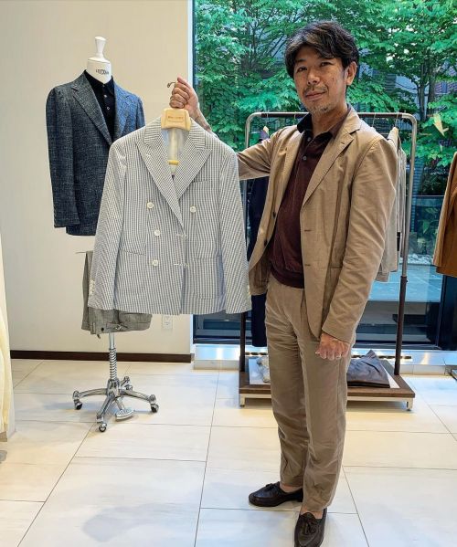 皆様お待たせ致しました！ クイズの答えです。@ringjacket_aoyama 店にて、ヴィターレ・バルベリス・カノニコの100%ウール、ナチュラルストレッチのシアサッカーのジャケットが完成しました