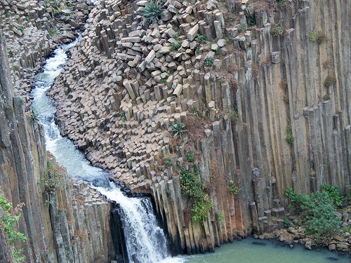 text-mode:  Los Prismos Basálticos, Mexico. Nature goes blocky. source 