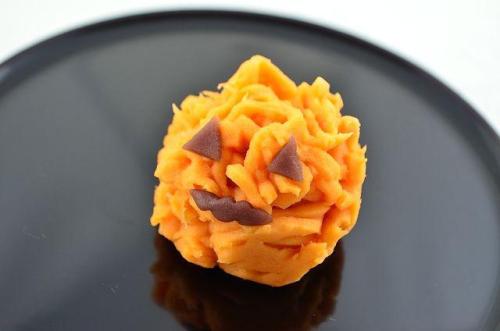 Halloween wagashi set, seen on Column Latte