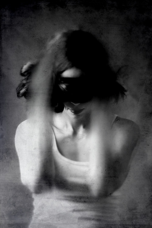 devidsketchbook: BREATH FADES IN LIGHT Photographer Josephine Cardin (behance / facebook) 