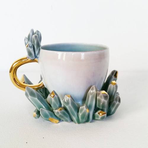 culturenlifestyle:  Exquisite Ceramic Mugs Inspired by Crystals Seattle-based artist Katie Marks has acquired a passionate admiration for all aesthete in the world with her collection of otherworldly ceramics. Marks has transformed the ordinary used and