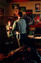 theflashdaily:  ‘So how does a superhero get ready for a date?Same as everybody