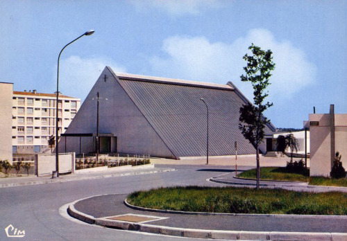 retrogeographie:Cholet, l’église ste-Bernadette.