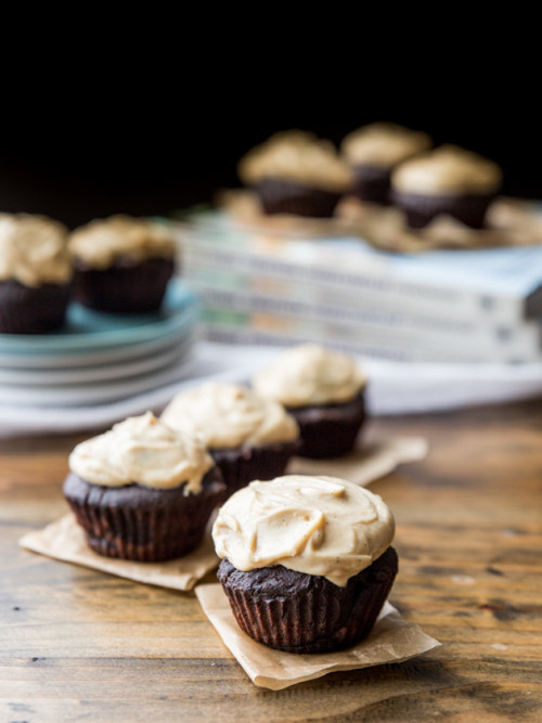 foodffs:  High Protein Chocolate Cupcakes with Peanut Butter Vanilla Bean Frosting  Really nice recipes. Every hour.   