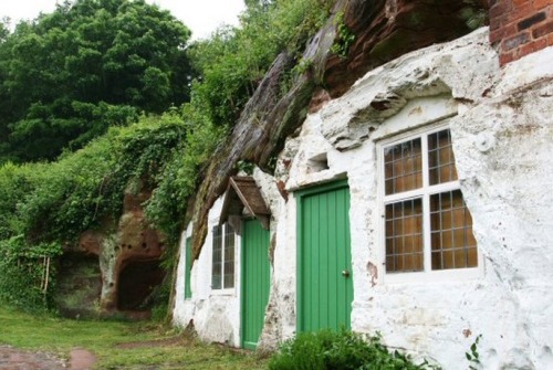 odditiesoflife: The Amazing Medieval “Hobbit” Stone Houses of Staffordshire Welcome to H