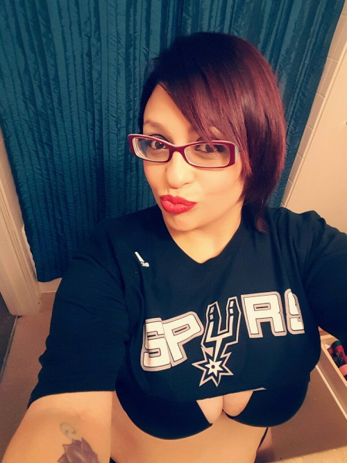 bbwtexasslutmuffin:  🔥🏀Game Day!!!🏀🔥I ❤my San Antonio Spurs!!!! 