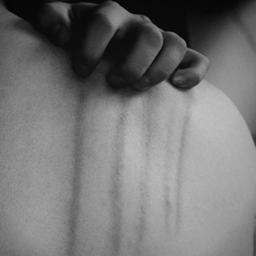 &ldquo;Graffiami la mente  e il mio corpo brucerÃ   di profonda appartenenza.â€œ