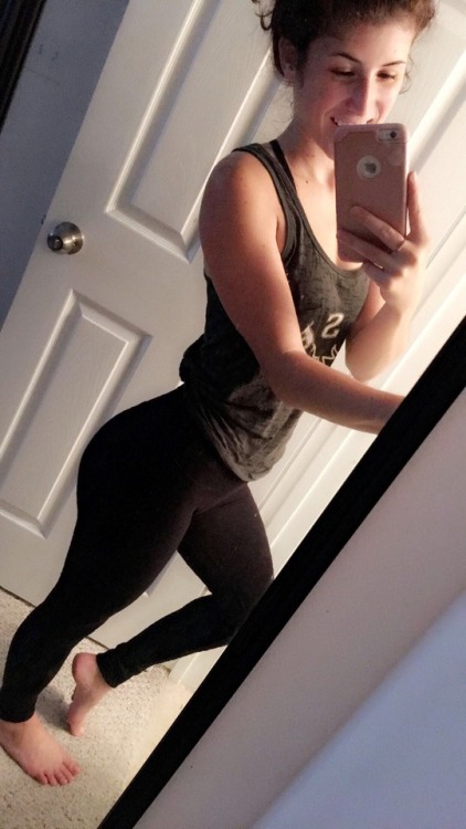 kalliforniaa3:  Post leg day posing nbd