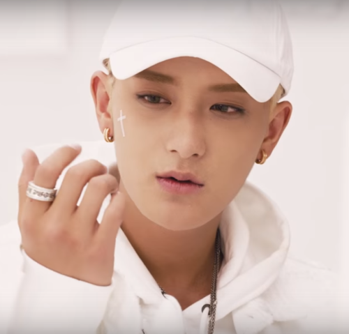 ZTAO - Black White (AB)      -     “  ASIAN BEAUTY  “黄子韬 (Z.TAO) 