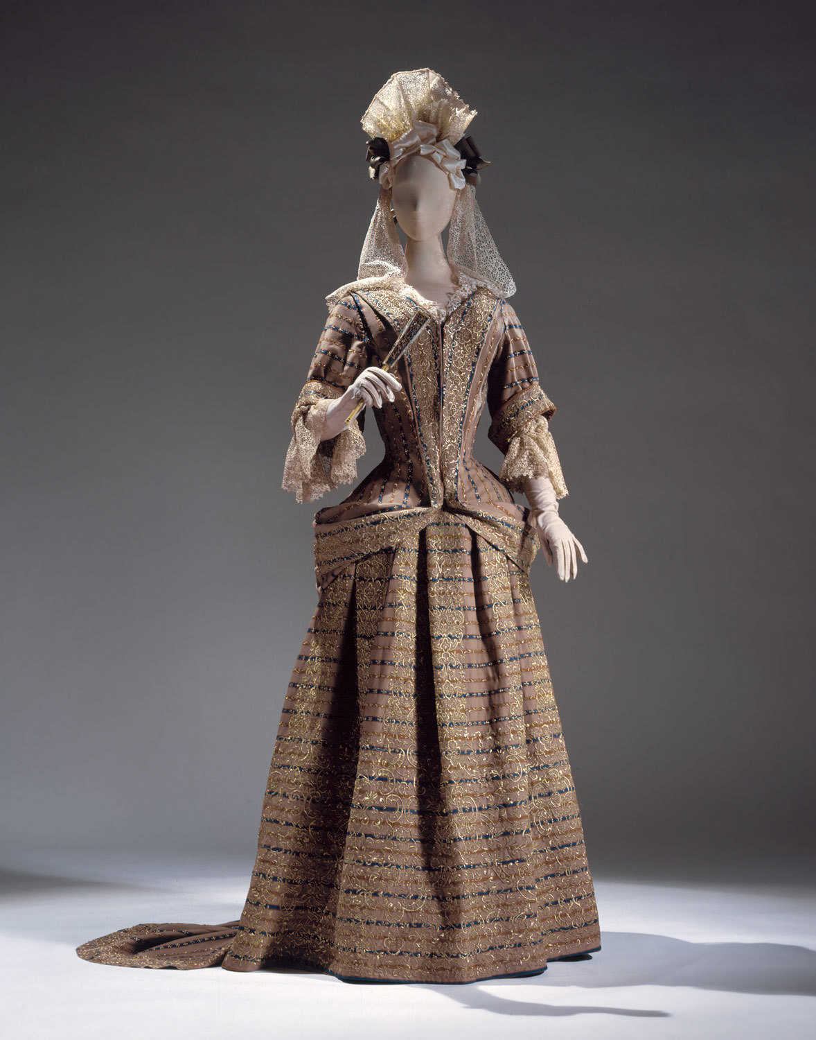 Lady’s Mantua dress, late 17th c. Britain Tumblr Pics