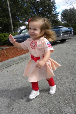 karenhallion:  ferdalump:  There’s no crying in baseball!!!!  #dead  #thecuteness  #Ican’teven   How cute is this?!?