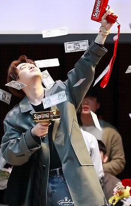 choiyoungjae:reblog the money youngjae in 5 seconds to find fortune Y’all the best fortune I found w