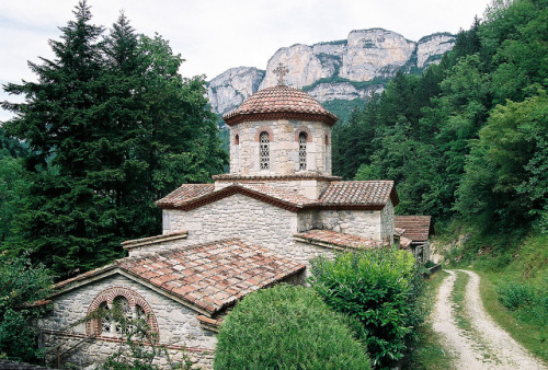 arquerio: Monastère orthodoxe Saint Antoine le Grand (Drôme) by И. Максим on Flickr.
