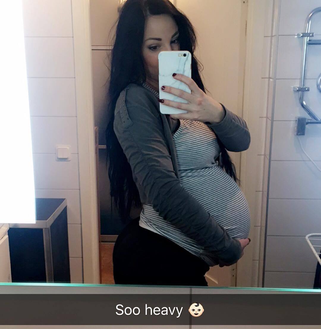 belliusmaximus:  Dat ass and Dat belly.  Wow