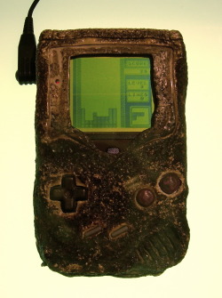 kingcheddarxvii:  One of my favorite pieces of Nintendo history is the Gulf War Game Boy. It’s pretty well-known among Nintendo fans but hey! It might be news to you! After a bombing during the Gulf War, the Game Boy’s owner found it almost completely