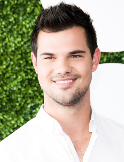 Taylor Lautner 365