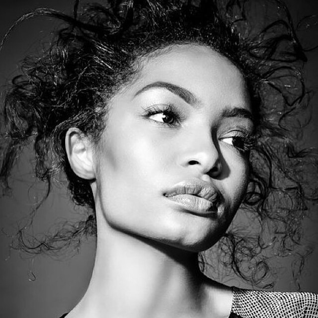 be-blackstar: shiloh-hemingway:  Can we talk about how miss Yara Shahidi is slaying