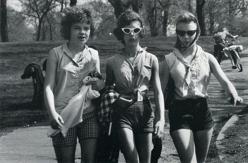 fuckyeahvintage-retro:The Age of Adolescence.Chicago, 1959-64 © Joseph Sterling
