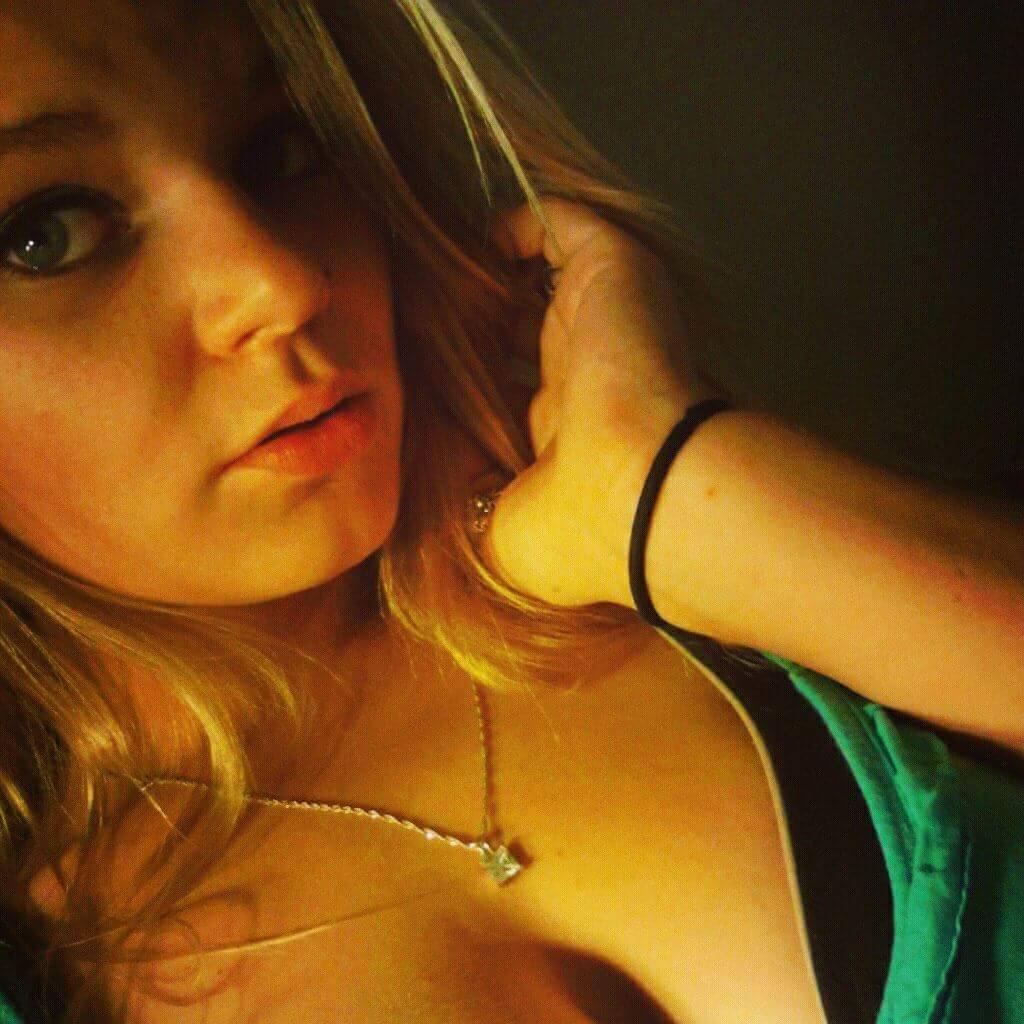 picsofmysexysisterinlaw:  I wish I had some pics of her pussy
