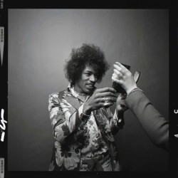 the60sbazaar:  Jimi Hendrix behind the scenes
