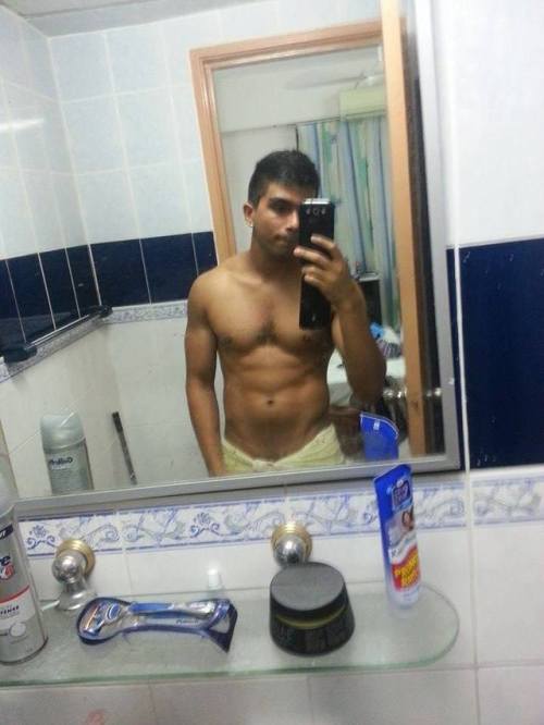 boysofindia: desindianguys:Muscular Desi Delhi guy Nice dick