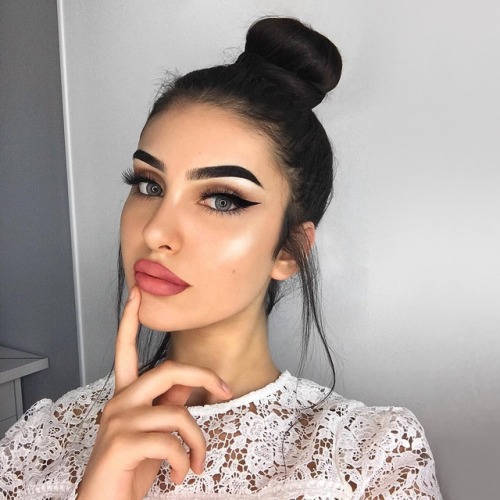 raxei-ra: vogueistic: Instagram: @ayline.ea  other blog (hunqrey) / uploads blog (hunqreyish) | icon