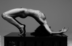 girlsdoingyoga: srslynaked:  Howard Schatz