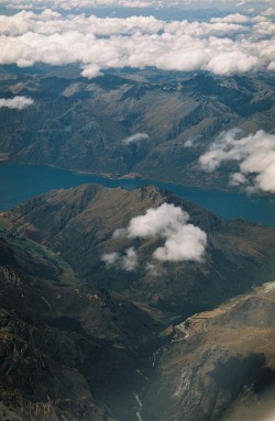 huskiphotography:  Leaving Queenstown, 2016, Kodak Gold 400. @huskiphotography 