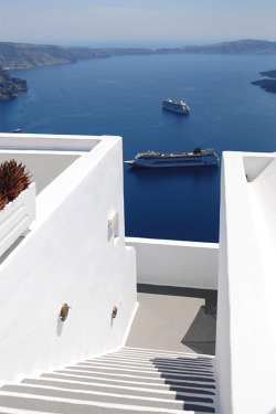 italian-luxury:  Santorini x Cruise Ships