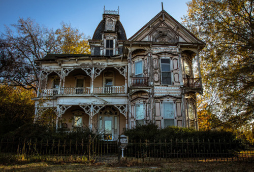 steampunktendencies:Compilation of creepy victorian houses More victorian houses 