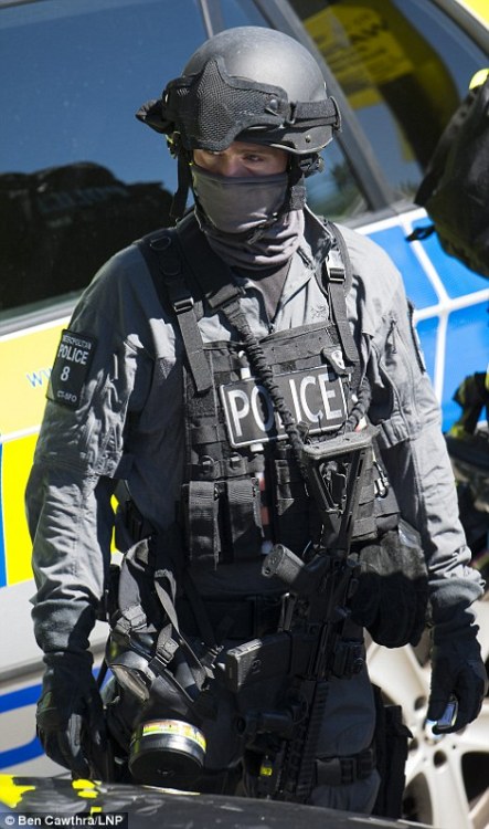 militaryarmament:  Police staging a mock Tunisia-style ‘marauding gun attack’ on streets of London in the biggest ever counter-terrorism exercise in the United Kingdom. The exercise included 999 services, intelligence agencies, Armed police, the military,