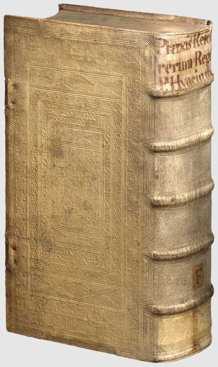 steampunktendencies:16th Century “Assassin’s Cabinet”.  Poison Case Hidden