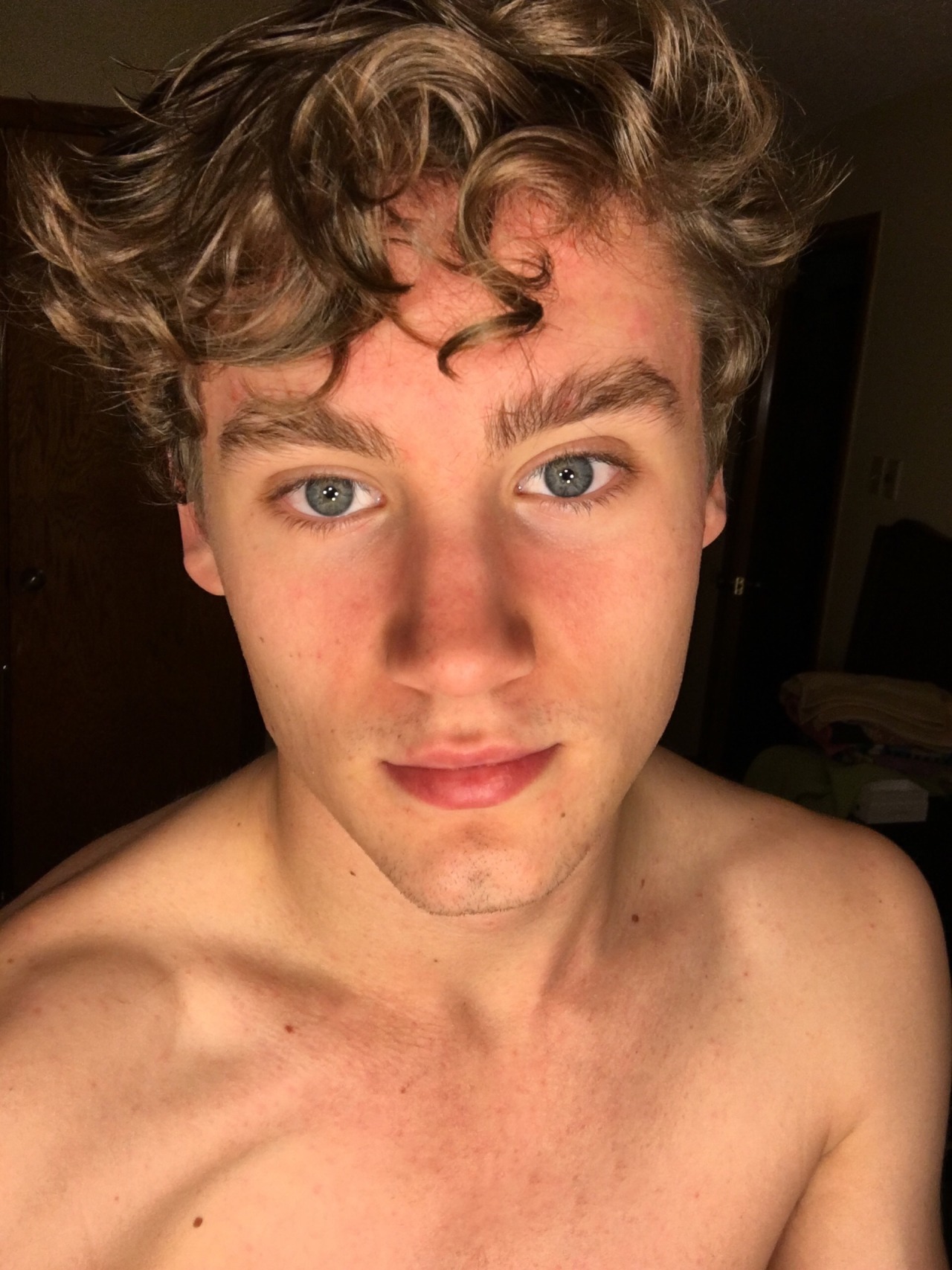 soygucci:  My grey eyes came out to play 