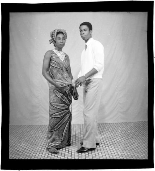 [PHOTOGRAPHY] A selection of negative scans, not treated: Couples in the 60ies Photographer : Clic C